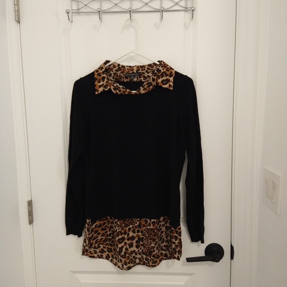 Adrianna Papell Black Long Sleeves Sweater With Collared Animal Print Detail